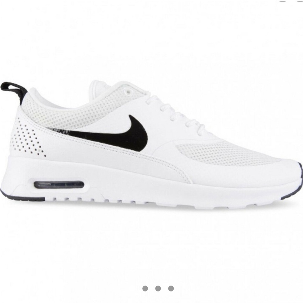 Nike air max theas in black and white